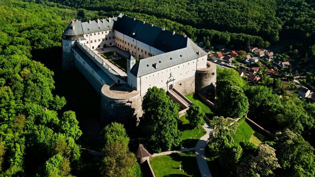 Half-day trip sa Červený Kameň Castle