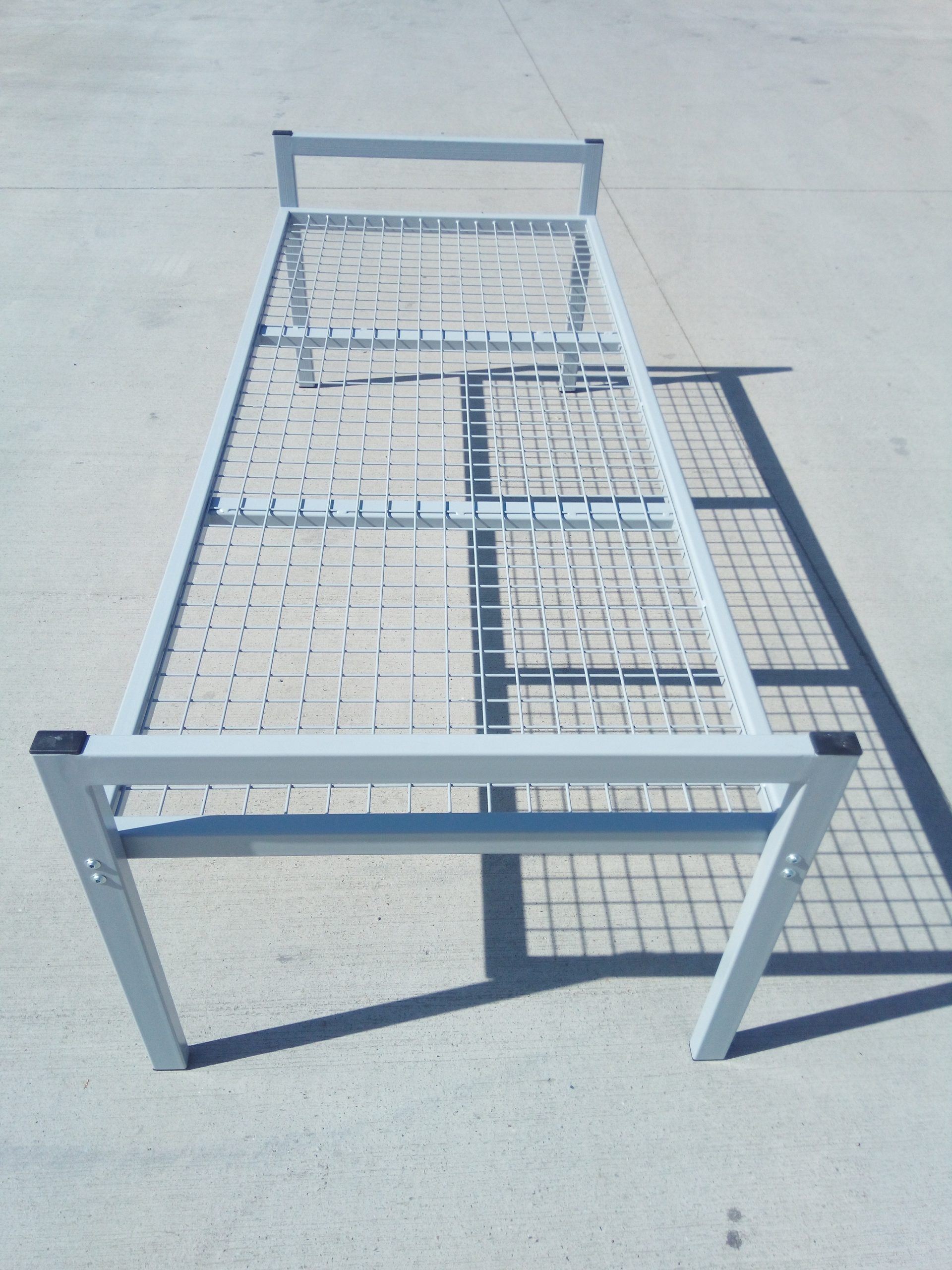 Steel bed para sa mga field hospital
